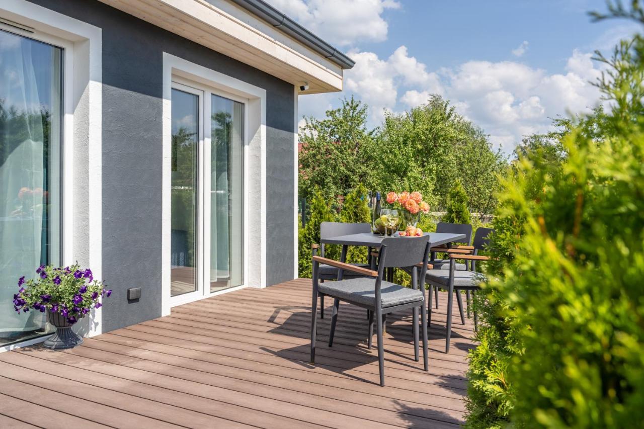 리가 Family Garden House With Free Private Parking & Playground 빌라 외부 사진