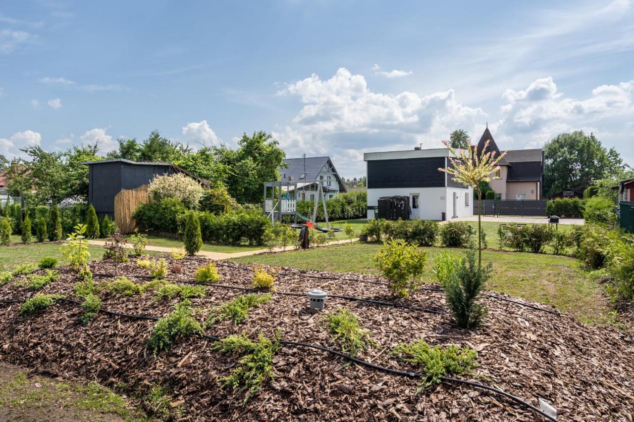 리가 Family Garden House With Free Private Parking & Playground 빌라 외부 사진