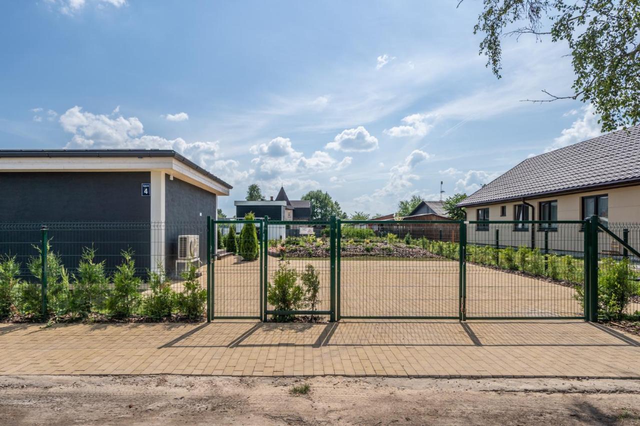 리가 Family Garden House With Free Private Parking & Playground 빌라 외부 사진