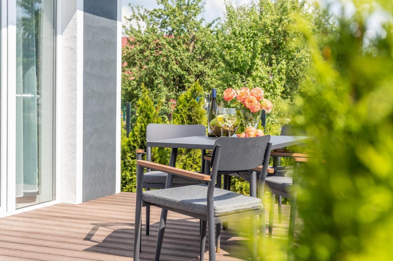 리가 Family Garden House With Free Private Parking & Playground 빌라 외부 사진